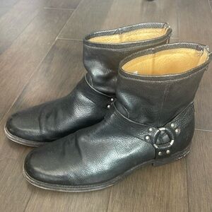 Frye Men’s Phillip Harness Ankle Boots Black Tumbled Leather Size 11.5D EUD